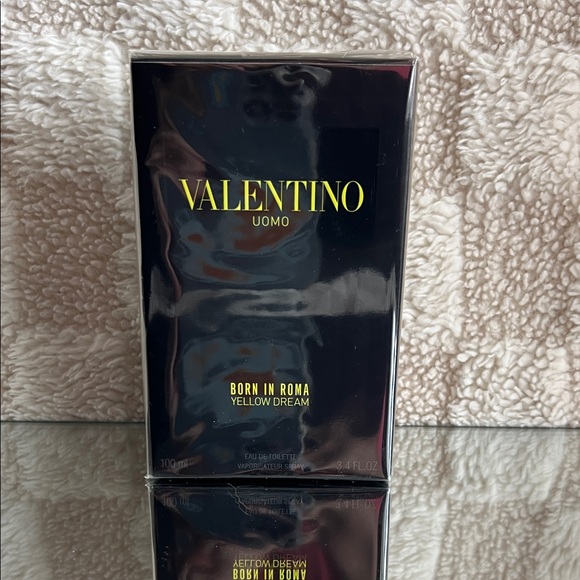 Valentino Uomo Born in Roma Yellow Dream
